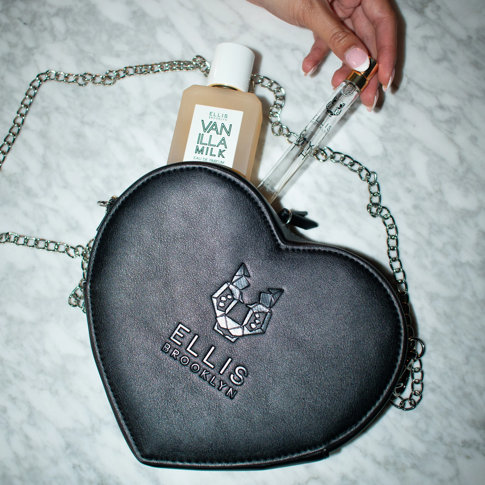 ELLIS BROOKLYN BLACK HEART BAG WITH CHAIN STRAP - Image 4