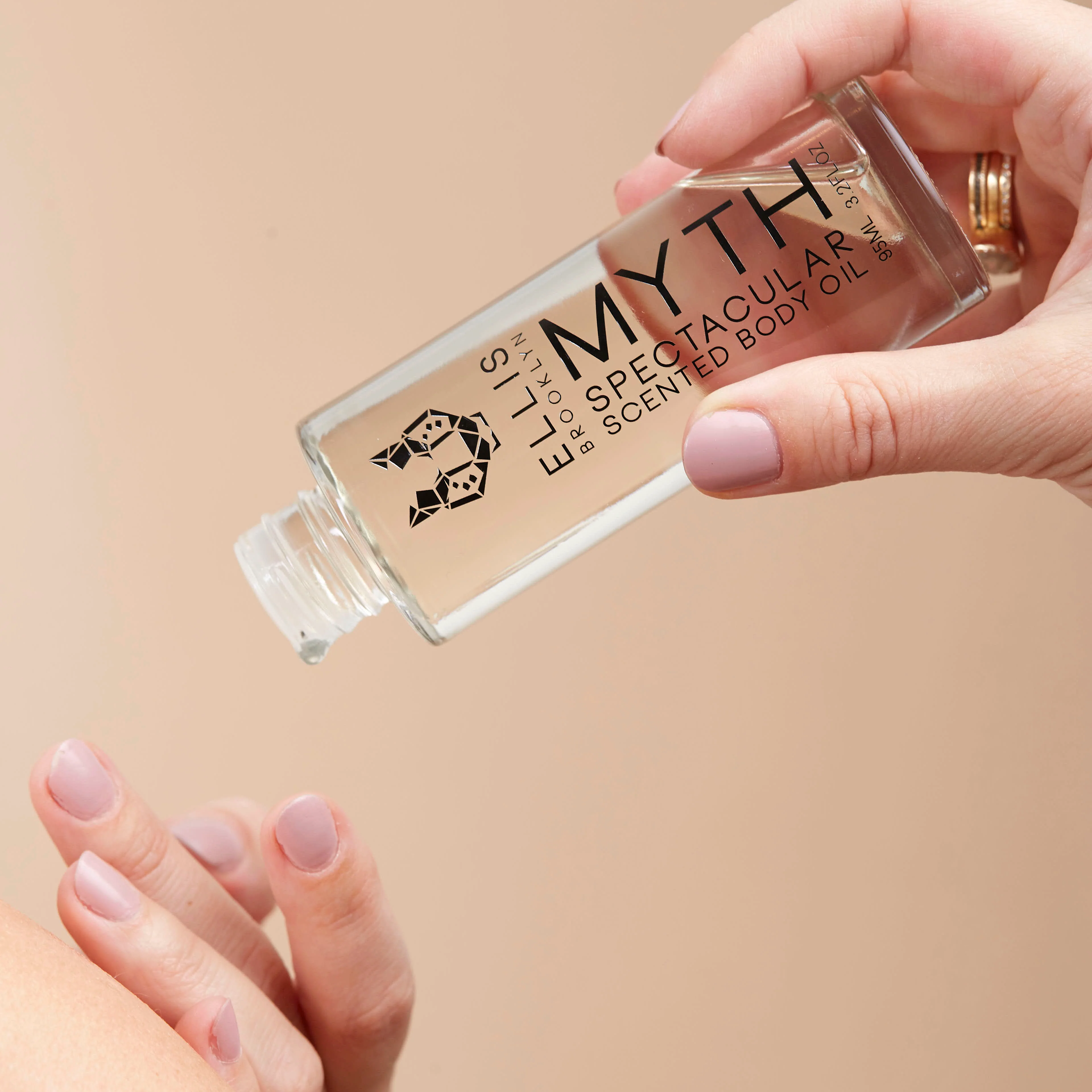 MYTH Spectacular Scented Body Oil - Image 3